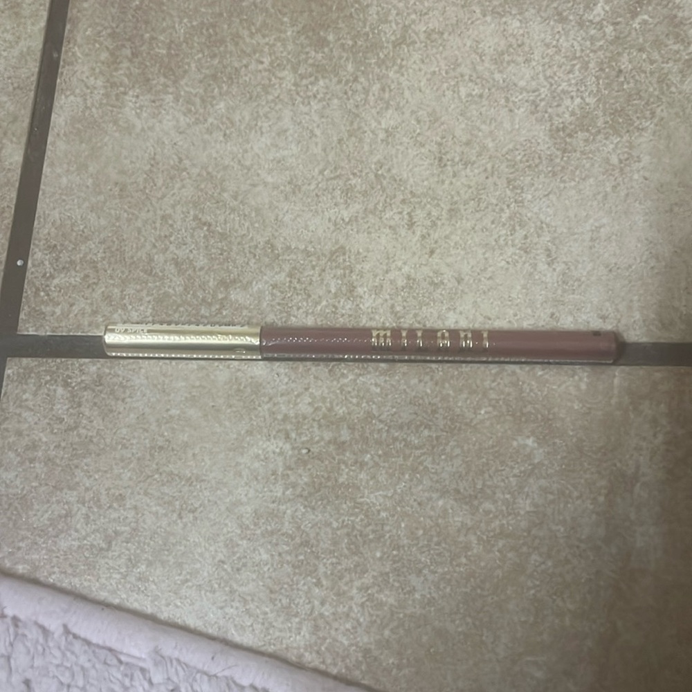 NWT milani lip liner in 09 spice